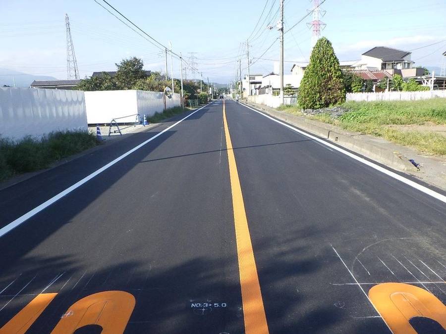 舗装改修工事を終えた市道